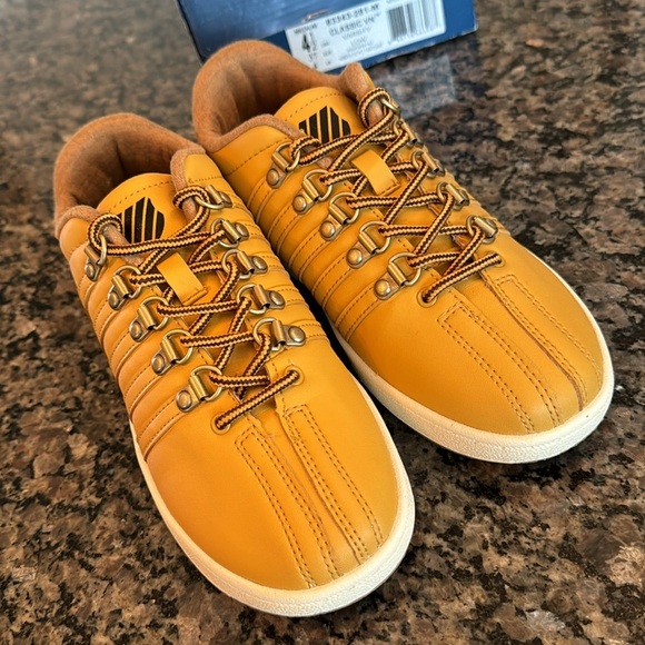 K-Swiss unisex classic varsity low sneakers NIB 4.5 - Picture 8 of 8